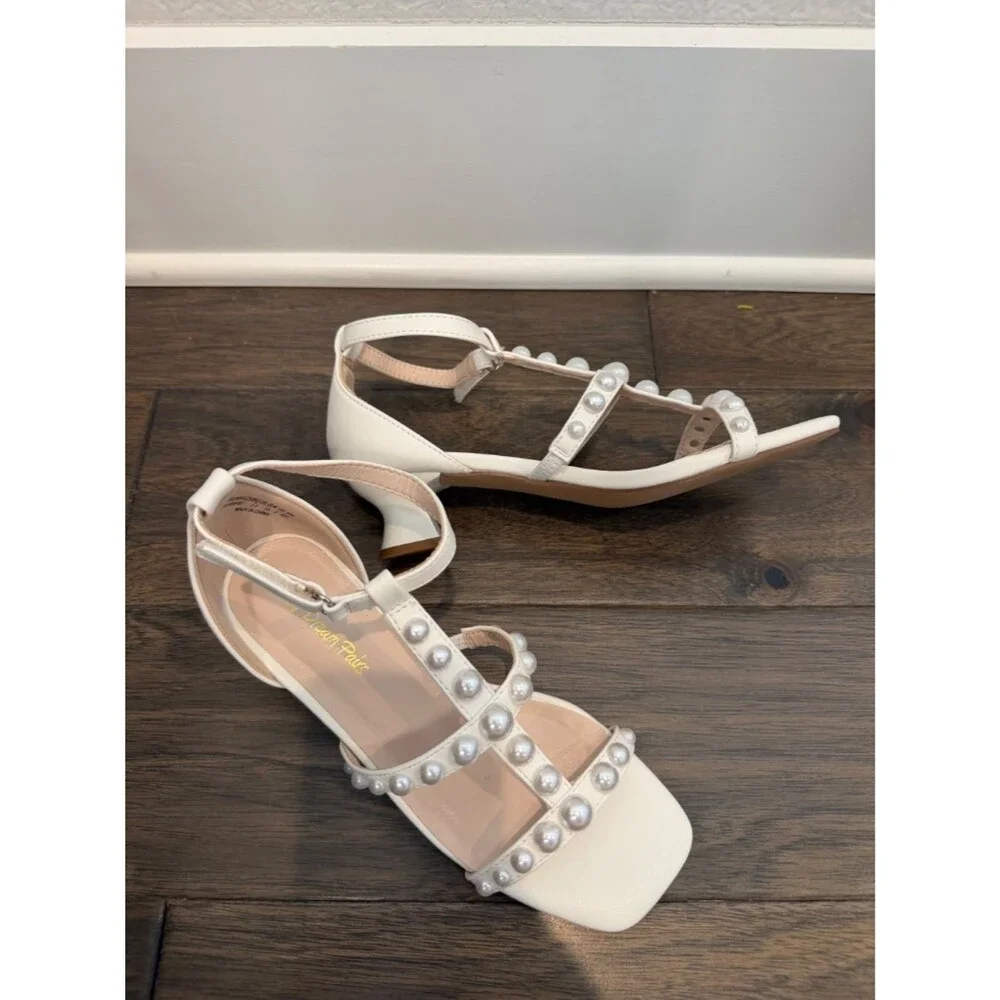 NWT Girl’s Amazon White Kitten Heel Dress Shoes Size 3